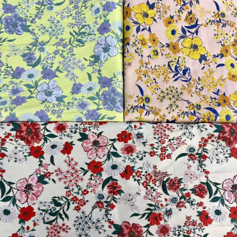 Vintage Sewing Textile - Roter Kleiner Blumen-Jacquard-Stoff im Vintage Chinesischen